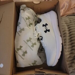Under Armour Sneakers Woman 9.5 BNIB